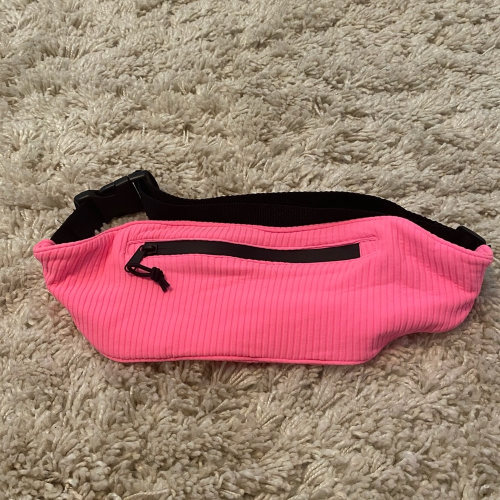 fun hot pink triangl fannypack